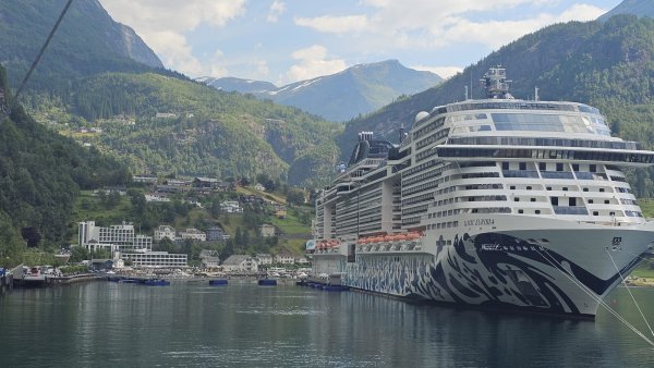 Norwegia z pokładu statku czy autokarem? Jak najlepiej zwiedzać fiordy?