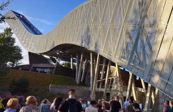 Holmenkollen – niezwykła skocznia narciarska w Oslo. Miejsce, które trzeba zobaczyć w Norwegii